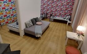 London Fog Apartment In The Party District