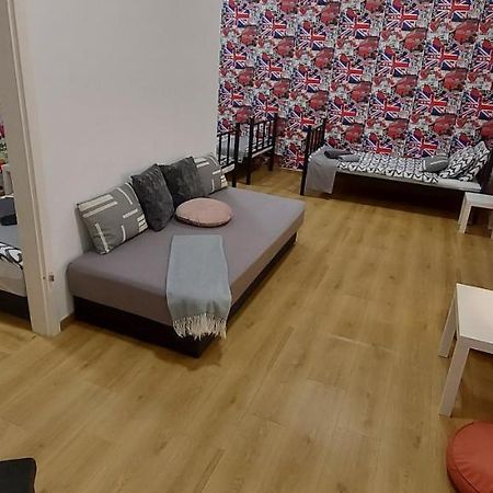 London Fog Apartment In The Party District Budapest Esterno foto