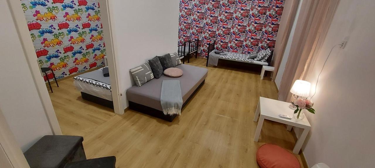 London Fog Apartment In The Party District Budapest Esterno foto