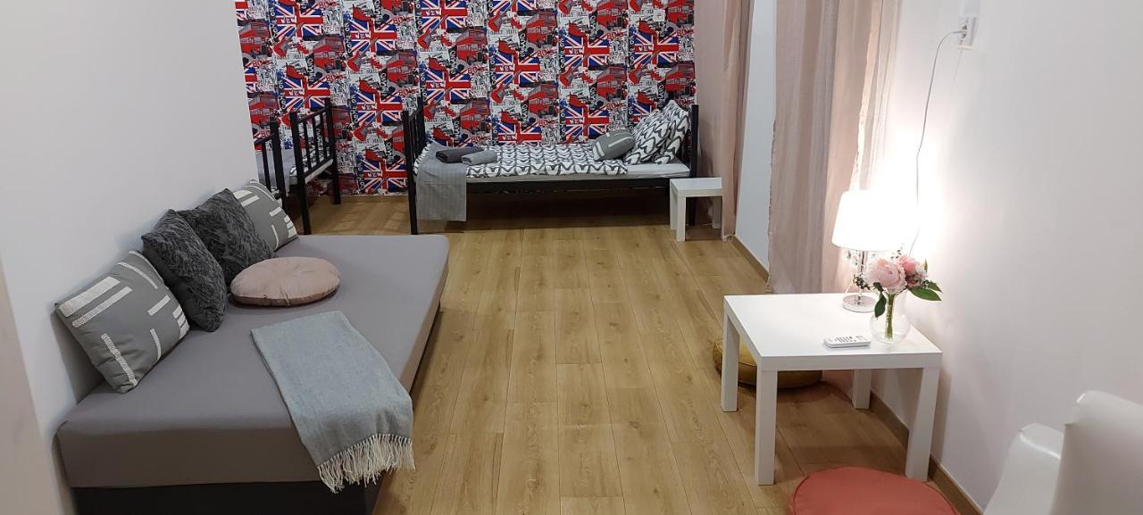 London Fog Apartment In The Party District Budapest Esterno foto